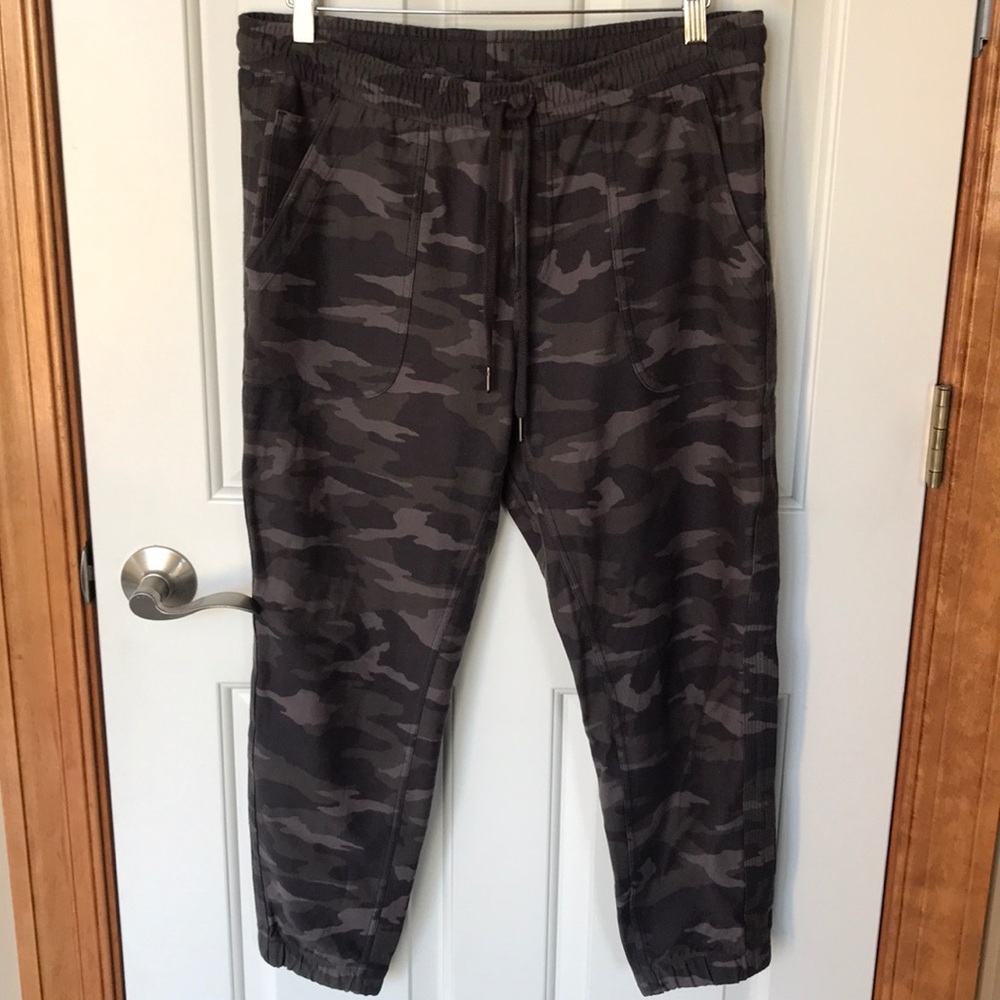 Athleta Farallon Jogger 12 Petite